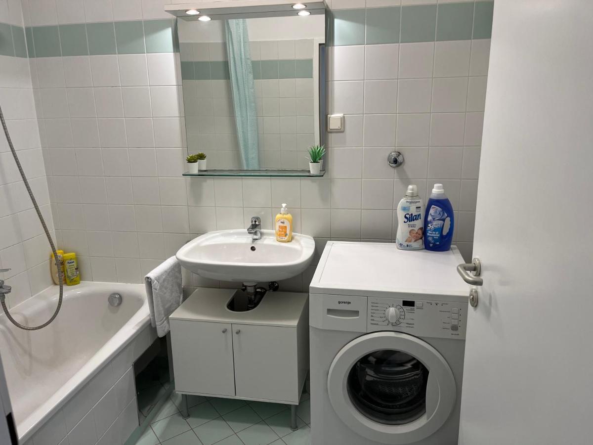 Cool Schonbrunn Apt 2Br Apartment Wien Ngoại thất bức ảnh